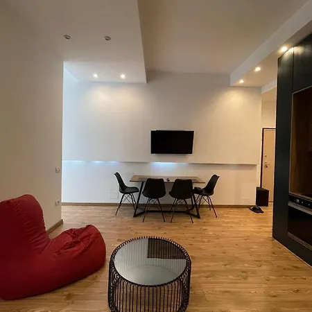 Daire Center Apartament, Pazari Ri *